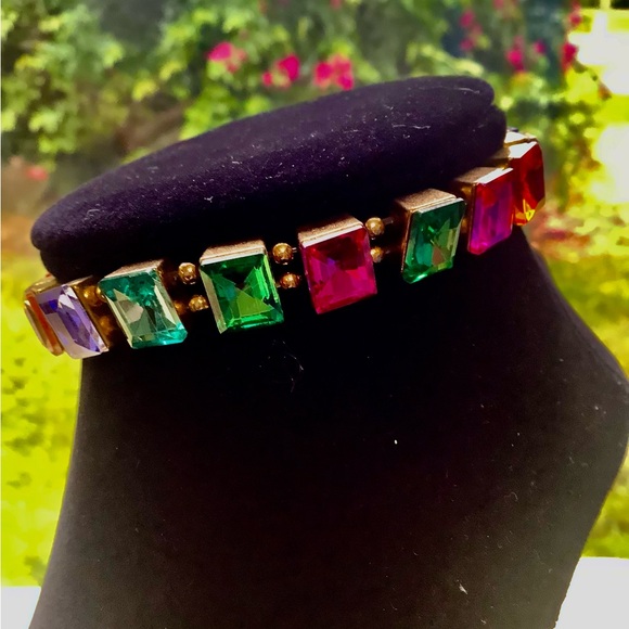 Bracelet with colored stones Stretchy gold tone background size large. - Picture 3 of 14